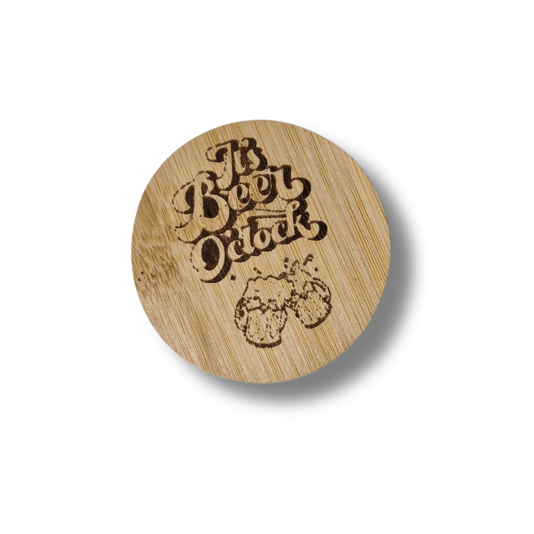 desfacator de sticle personalizabil, din lemn cu magmet. It's beer o'clock