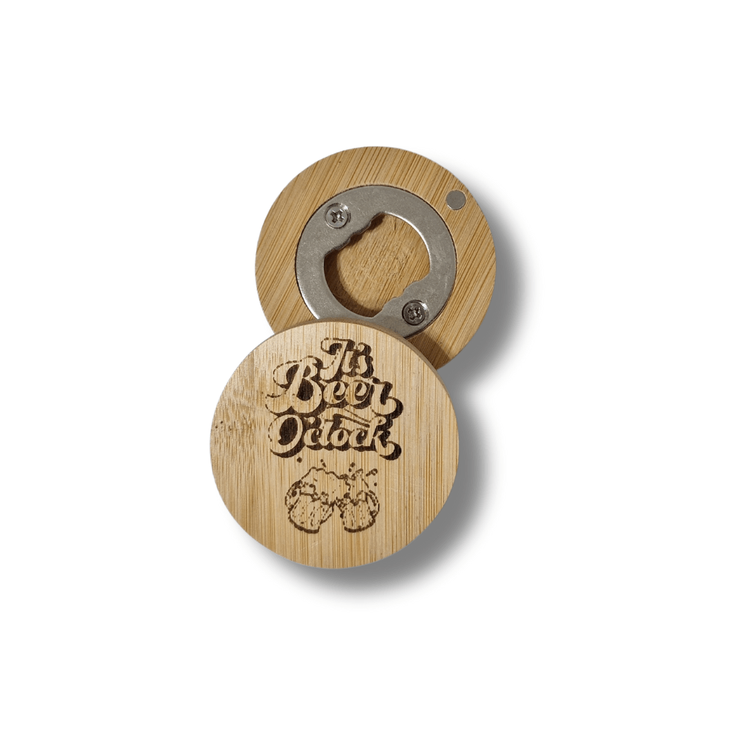desfacator de sticle personalizabil, din lemn cu magmet. It's beer o'clock