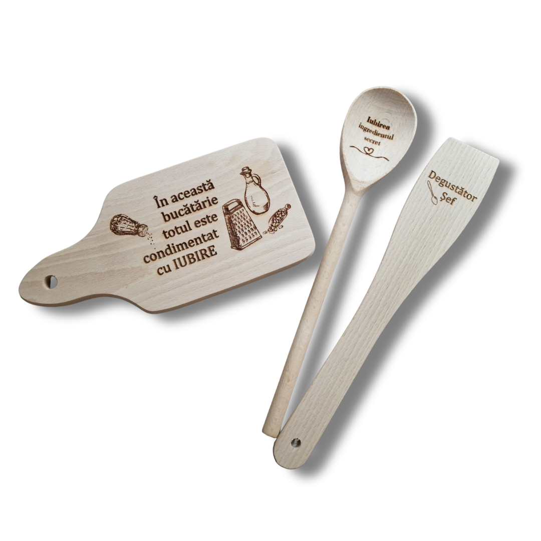 set ustensile de bucatarie din lemn cu tocator din lemn personalizat, lingura din lemn personalizata si paleta din lemn personalizata