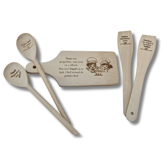 Set de bucătărie personalizat pentru nași, 5 piese din lemn gravate - tocător, 2 palete, 2 linguri - CadoArt