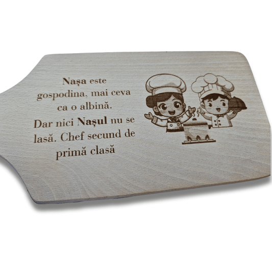 Set de bucătărie personalizat pentru nași, 5 piese din lemn gravate - tocător, 2 palete, 2 linguri - CadoArt